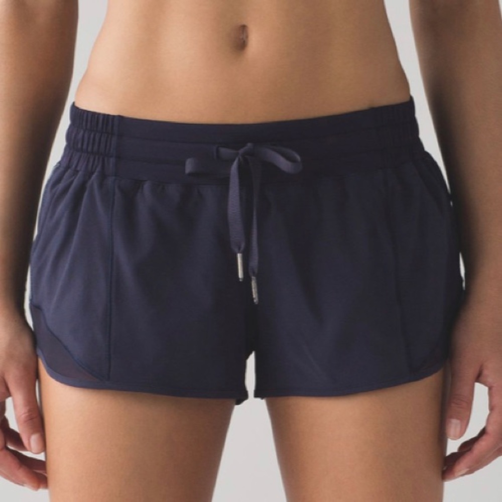 Lululemon Hotty Hot Short 2.5* in Black
